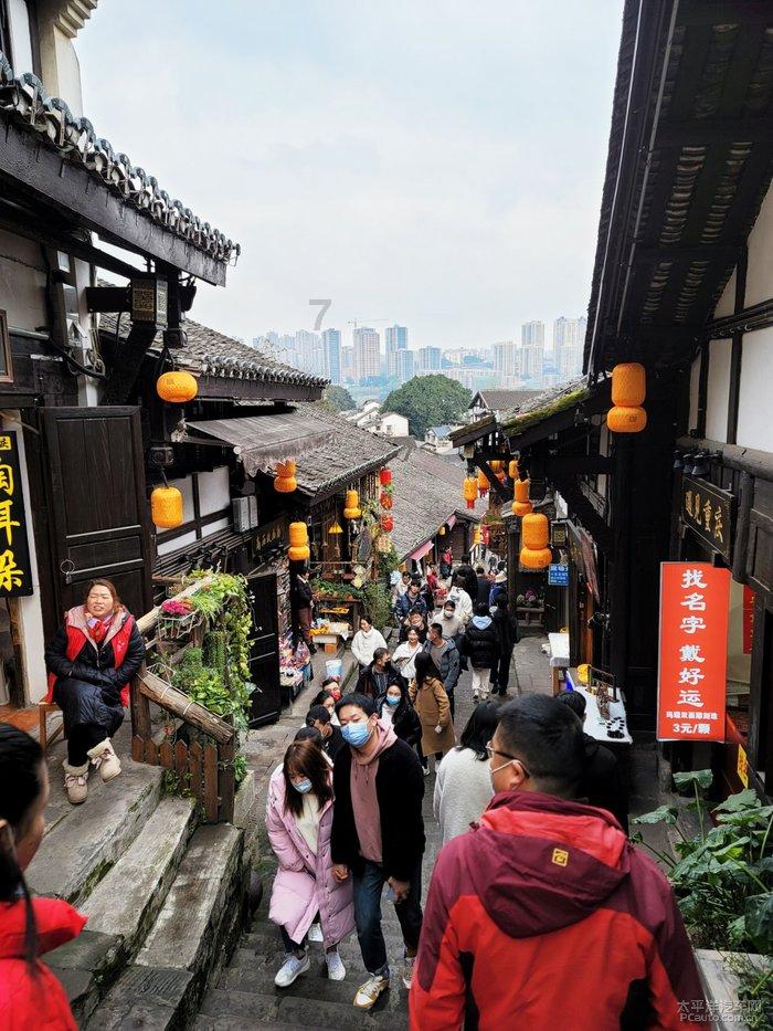 联合国贸发会议:苏伊士运河贸易量两个月下降42%